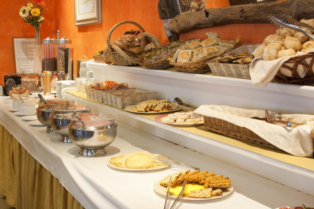 Hotel Merano Бренцоне-суль-Гарда Екстер'єр фото
