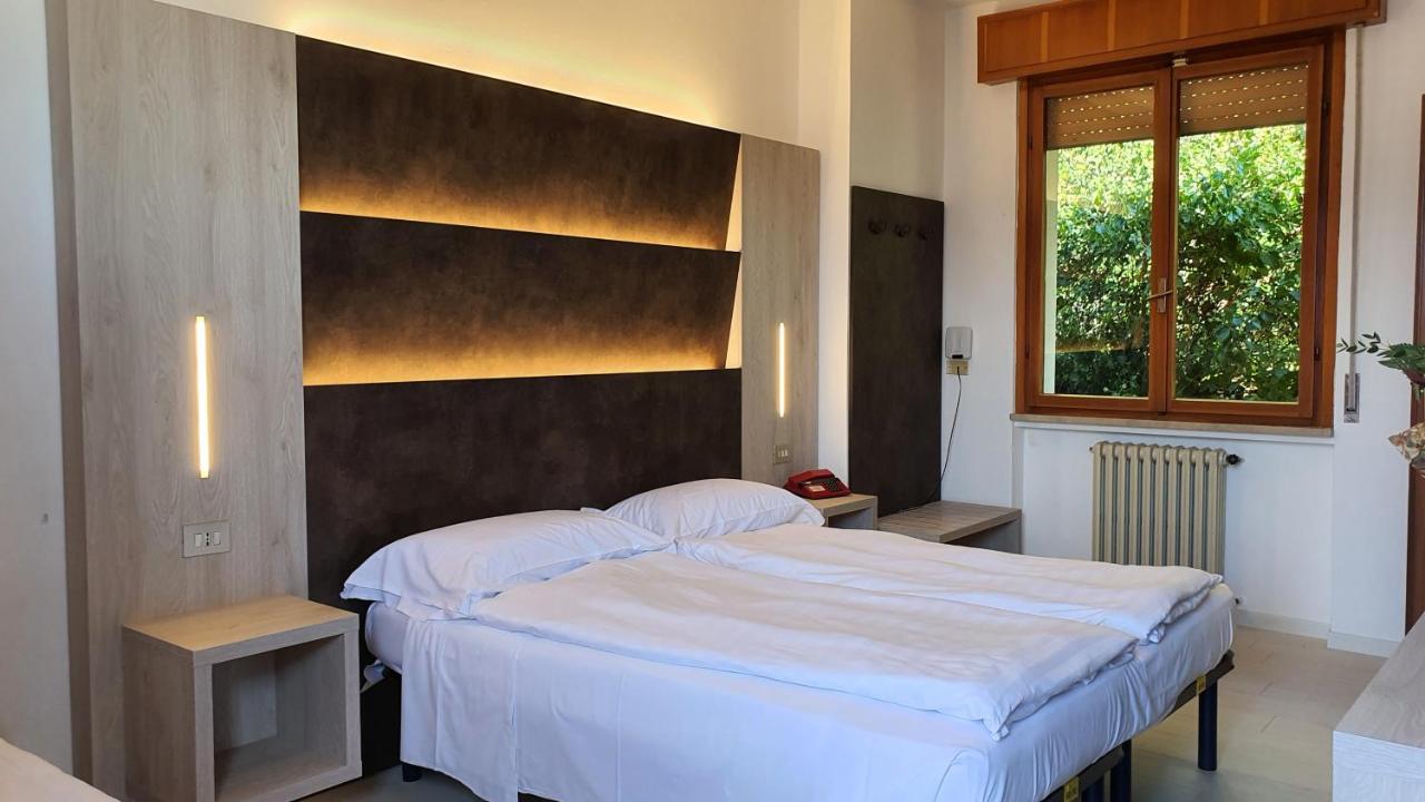 Hotel Merano Бренцоне-суль-Гарда Екстер'єр фото
