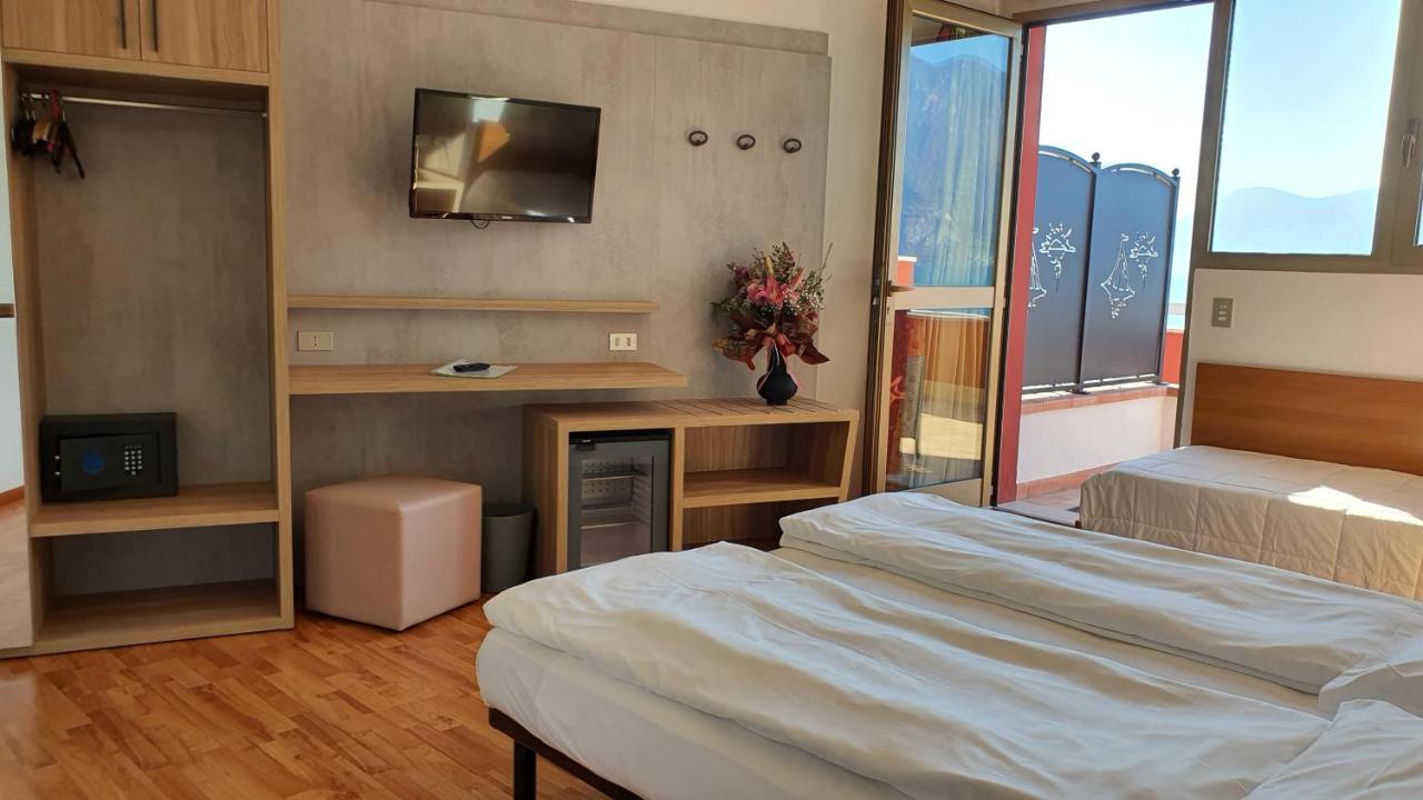 Hotel Merano Бренцоне-суль-Гарда Екстер'єр фото