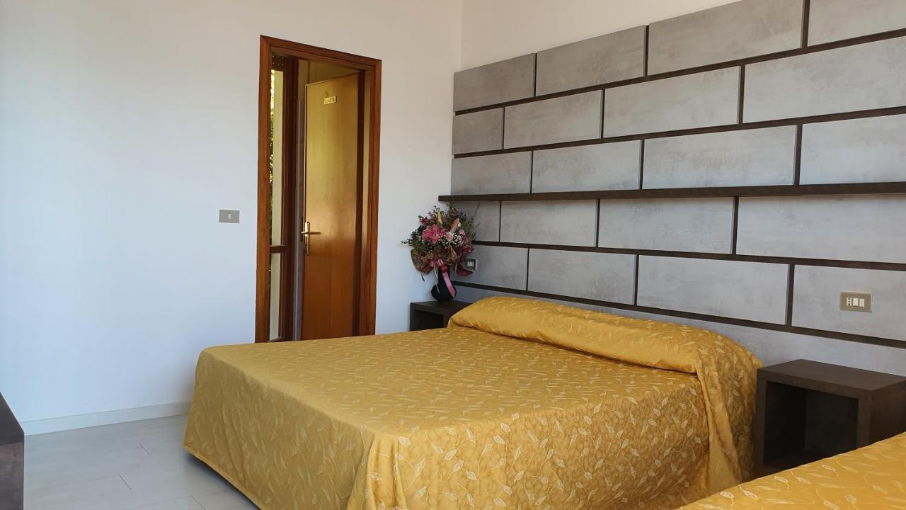Hotel Merano Бренцоне-суль-Гарда Екстер'єр фото