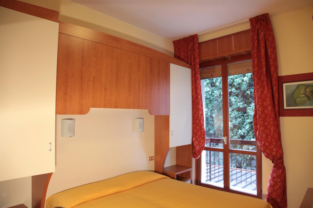Hotel Merano Бренцоне-суль-Гарда Екстер'єр фото